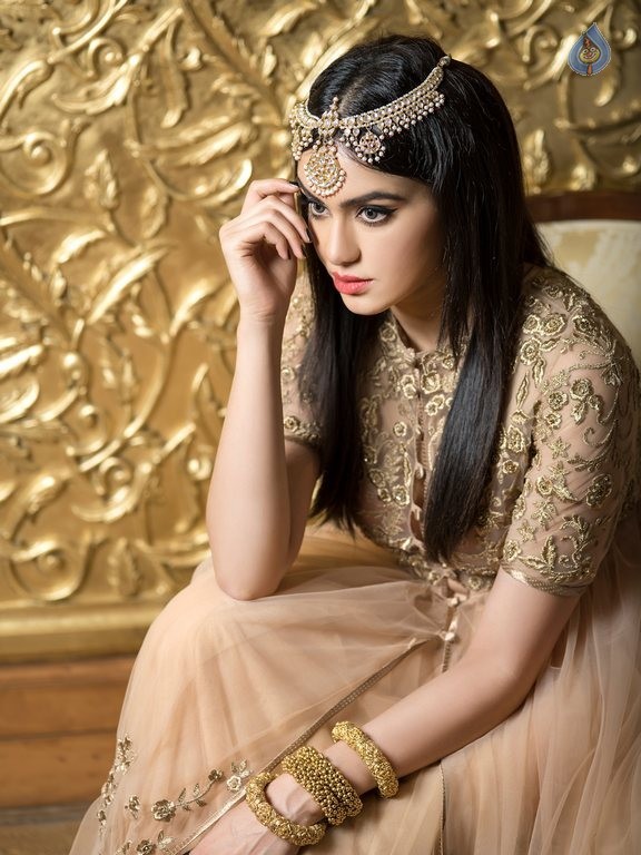 Adah Sharma New Pics - 7 / 17 photos