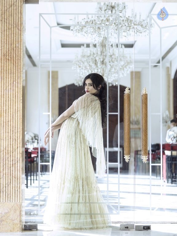 Adah Sharma New Pics - 13 / 17 photos