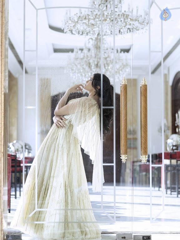 Adah Sharma New Pics - 15 / 17 photos