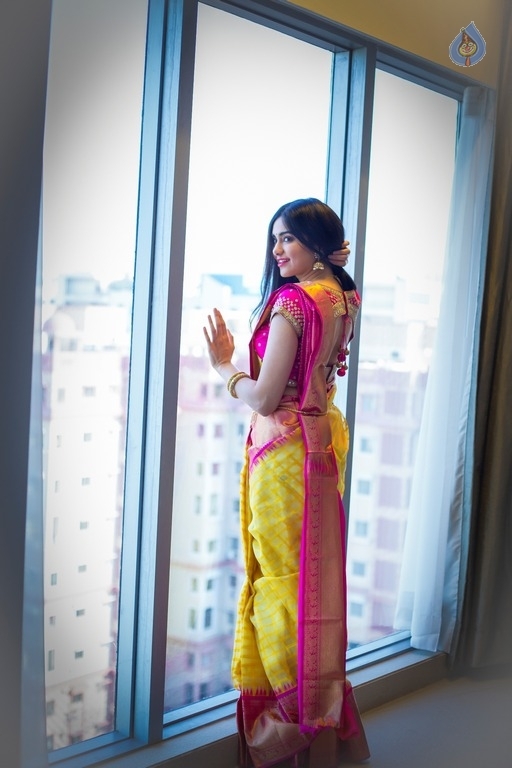 Adah Sharma New Pics - 5 / 8 photos