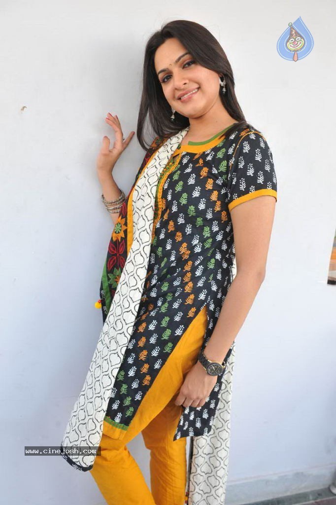 Aditi Agarwal Latest Stills - 15 / 58 photos