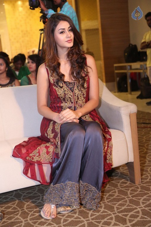 Aditi Arya at Ism Audio Launch - 31 / 42 photos