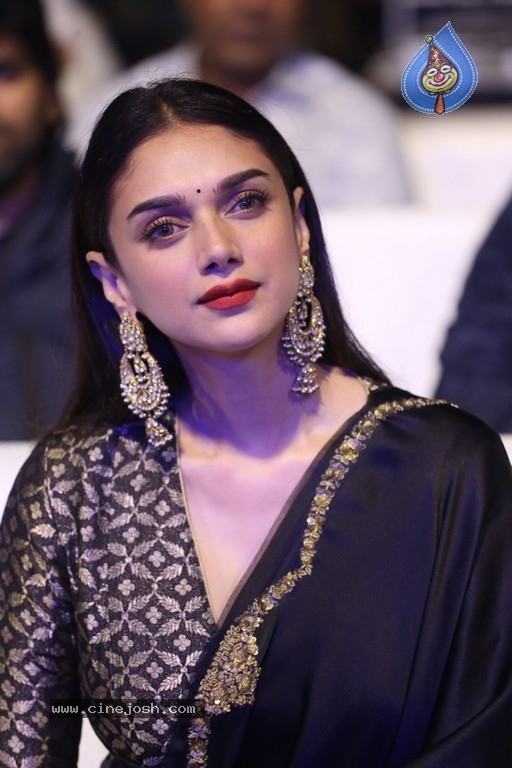 Aditi Rao at Antariksham Pre Release Event - 6 / 18 photos