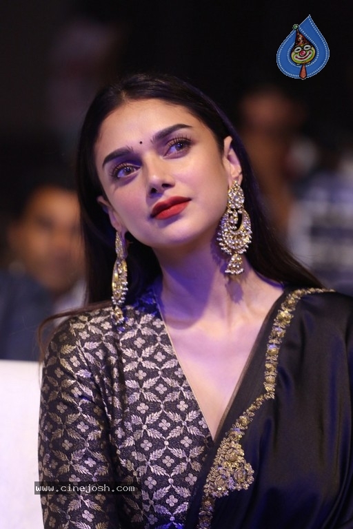 Aditi Rao at Antariksham Pre Release Event - 16 / 18 photos