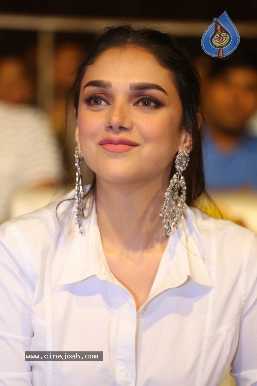 Aditi Rao Hydari at Sammohanam Audio Launch  - 13 / 29 photos