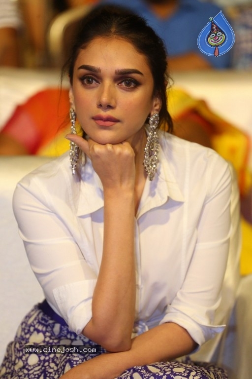 Aditi Rao Hydari at Sammohanam Audio Launch  - 19 / 29 photos