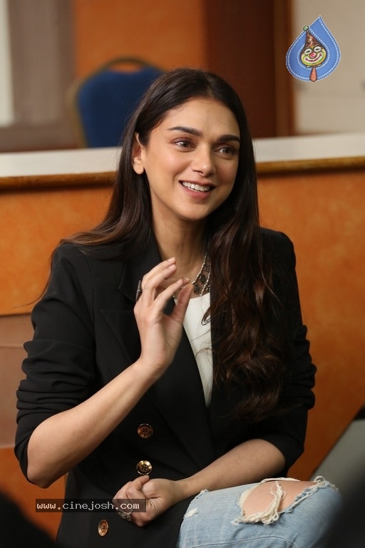 Aditi Rao Hydari Interview Photos - 6 / 19 photos