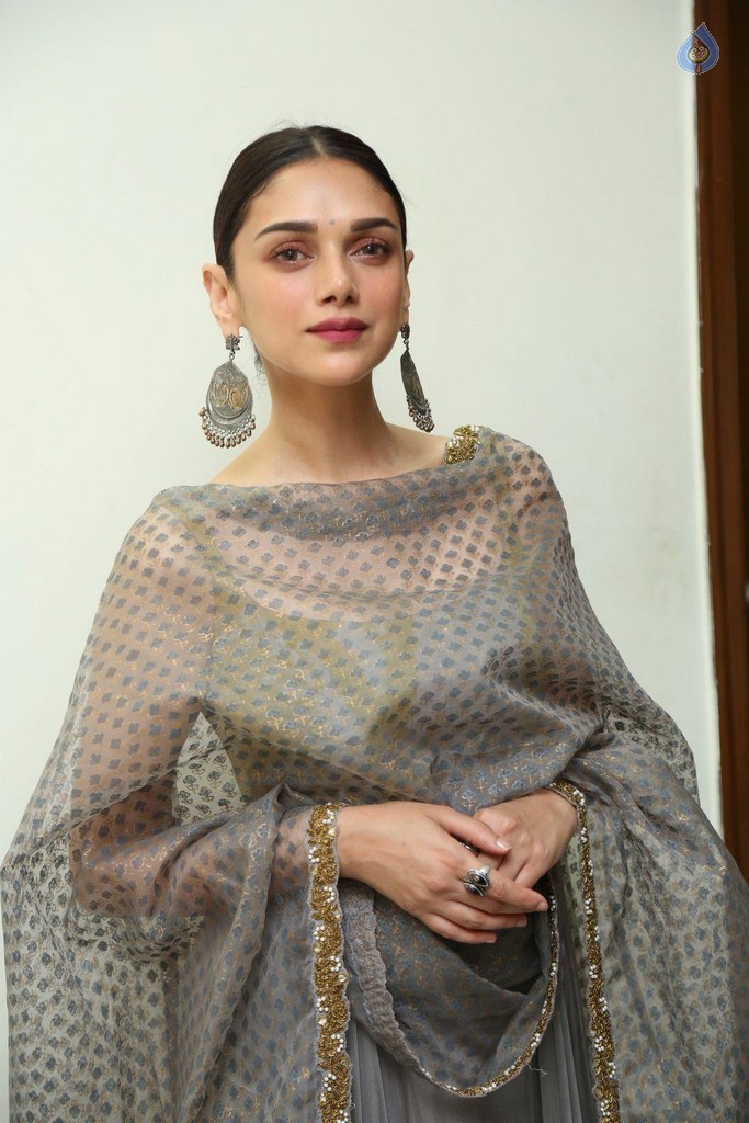 Aditi Rao Hydari Latest Photos - 12 / 21 photos