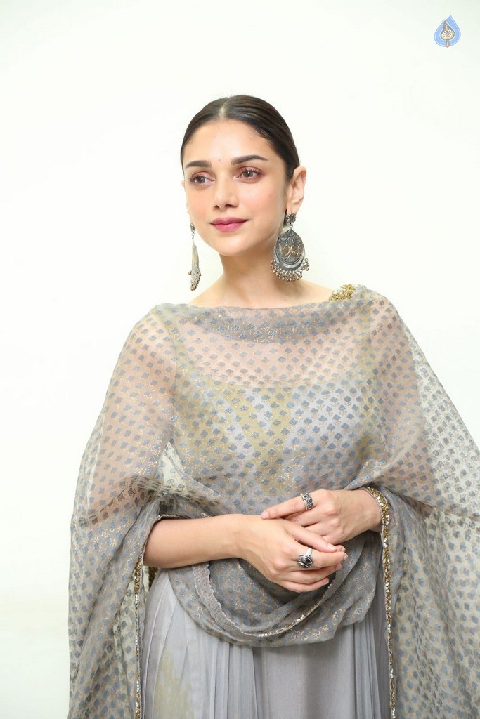 Aditi Rao Hydari Latest Photos - 19 / 21 photos