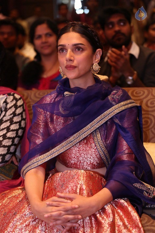 Aditi Rao Hydari New Photos - 14 / 37 photos