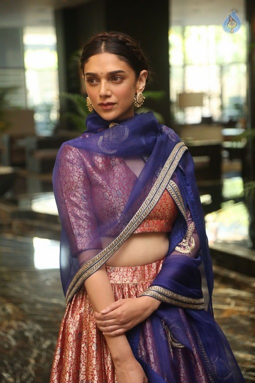 Aditi Rao Hydari New Photos - 23 / 37 photos