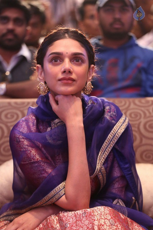 Aditi Rao Hydari New Photos - 31 / 37 photos