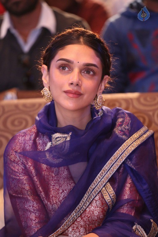 Aditi Rao Hydari New Photos - 35 / 37 photos