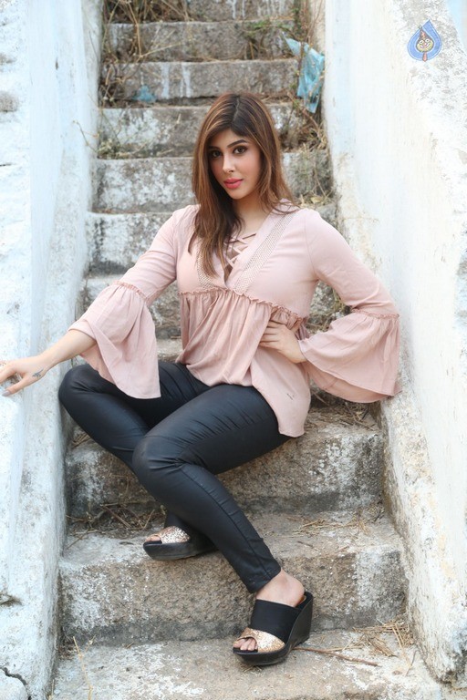 Aditi Singh Latest Gallery - 13 / 54 photos