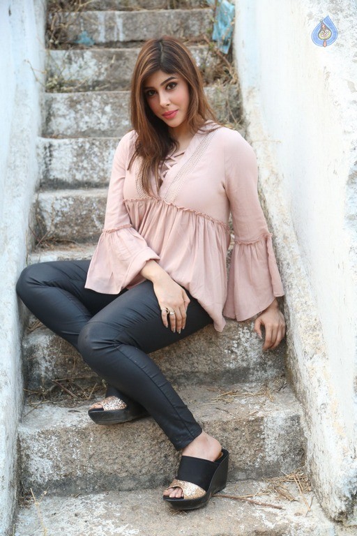 Aditi Singh Latest Gallery - 18 / 54 photos