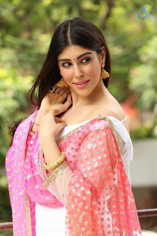 Aditi Singh New Photos - 10 / 32 photos