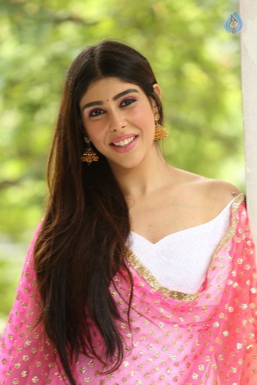 Aditi Singh New Photos - 19 / 32 photos