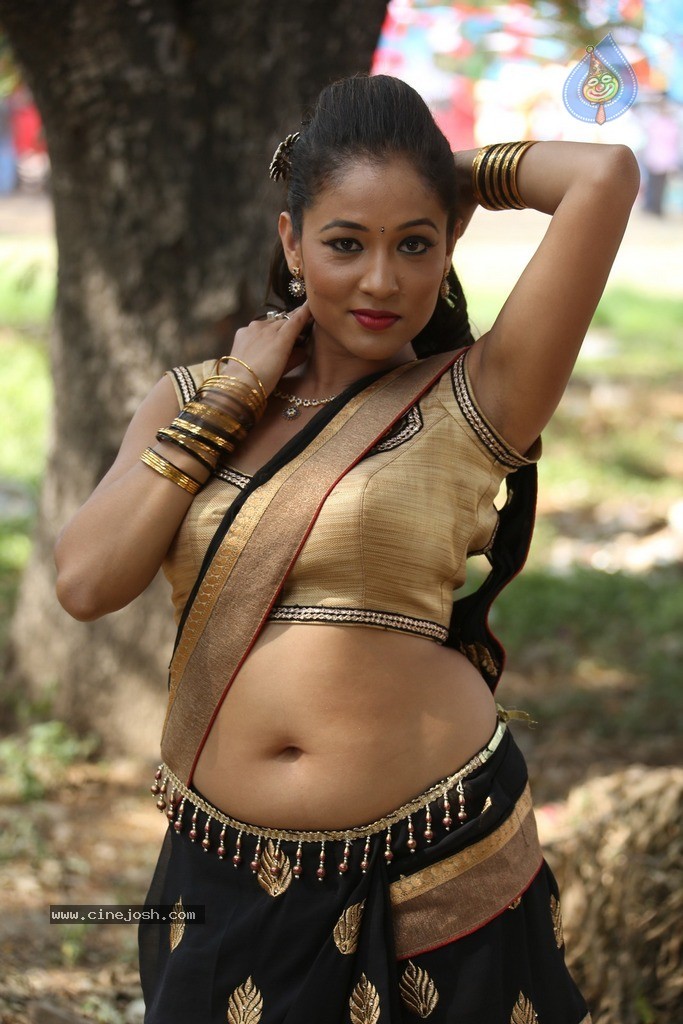 Agnes Sonkar Hot Stills - 23 / 152 photos