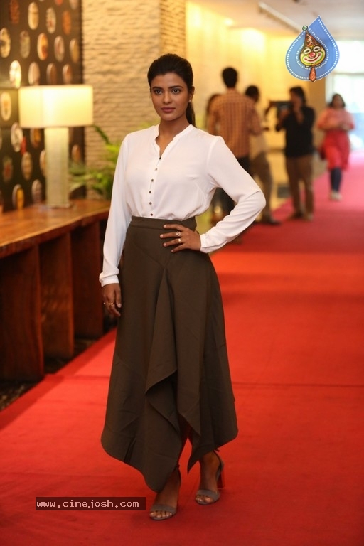 Aishwarya Rajesh Stills - 11 / 17 photos