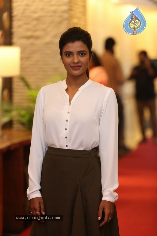 Aishwarya Rajesh Stills - 16 / 17 photos