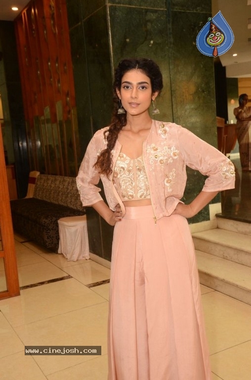 Aakanksha Singh Photos - 1 / 21 photos