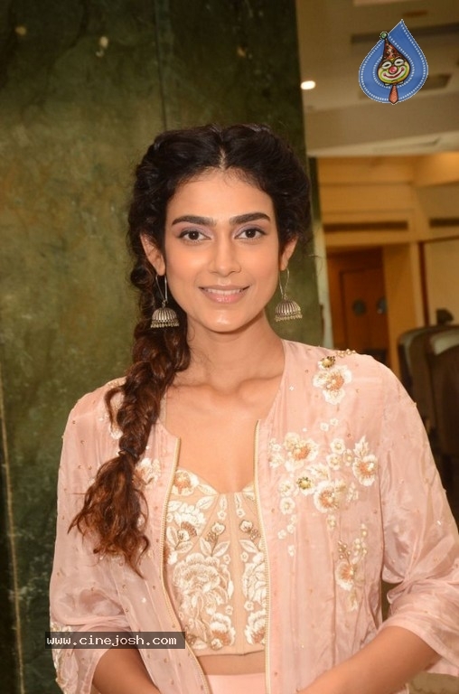 Aakanksha Singh Photos - 2 / 21 photos