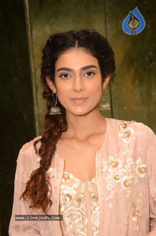 Aakanksha Singh Photos - 4 / 21 photos