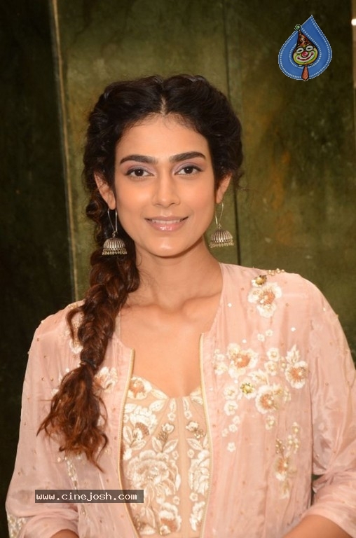 Aakanksha Singh Photos - 5 / 21 photos