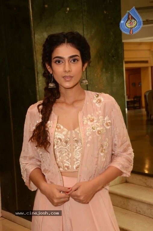 Aakanksha Singh Photos - 9 / 21 photos