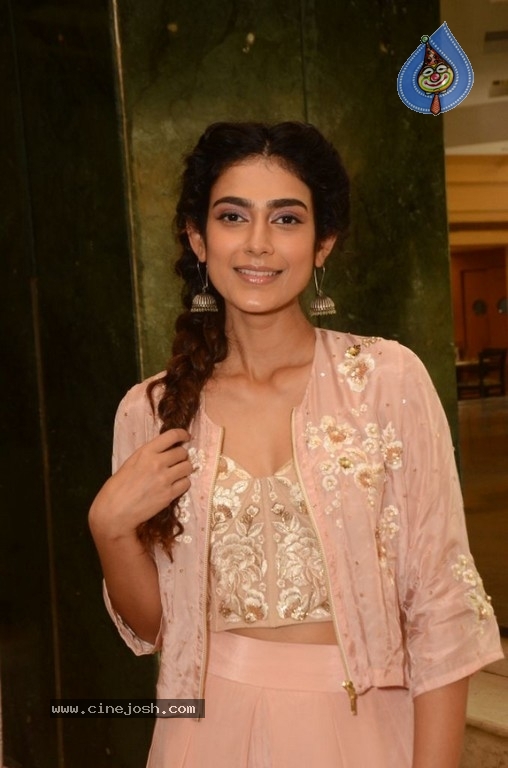 Aakanksha Singh Photos - 13 / 21 photos