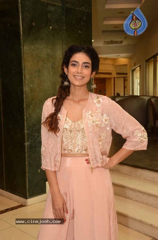 Aakanksha Singh Photos - 19 / 21 photos