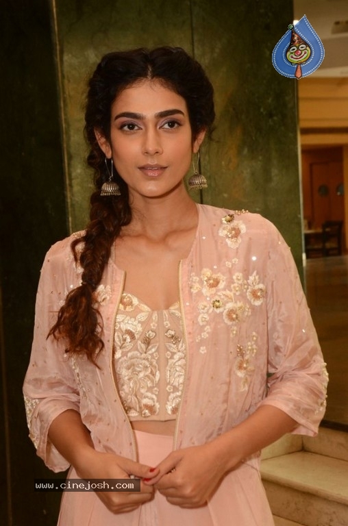 Aakanksha Singh Photos - 21 / 21 photos