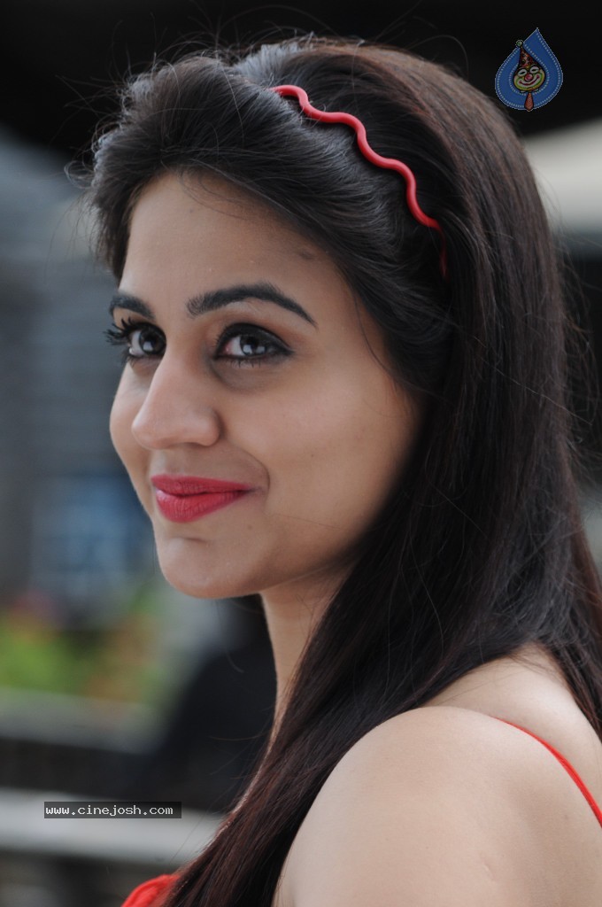 Aksha Hot Gallery - 19 / 66 photos