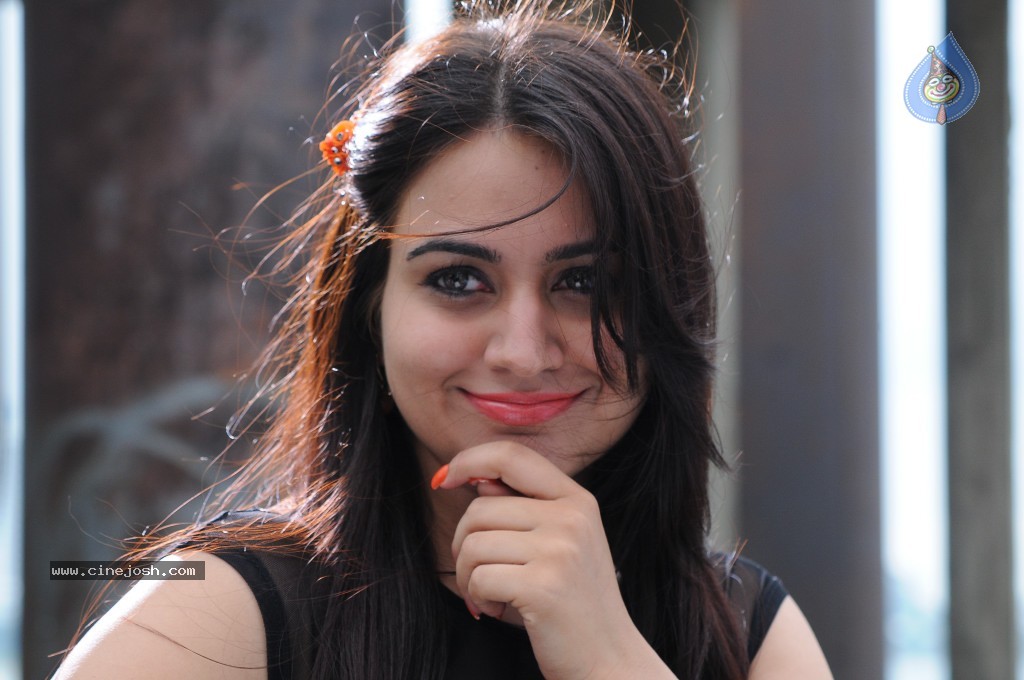 Aksha Hot Gallery - 36 / 66 photos
