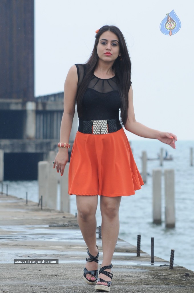 Aksha Hot Gallery - 40 / 66 photos