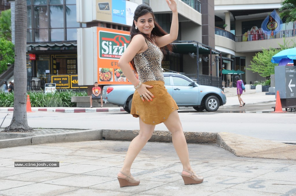 Aksha Hot Gallery - 43 / 66 photos