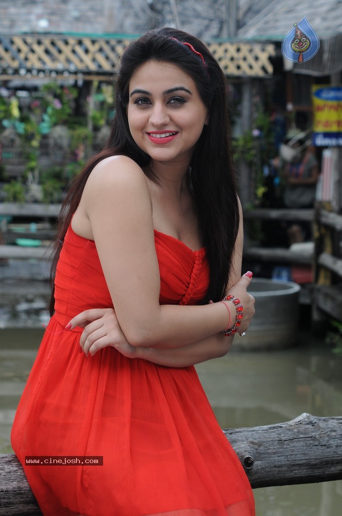 Aksha Hot Gallery - 46 / 66 photos
