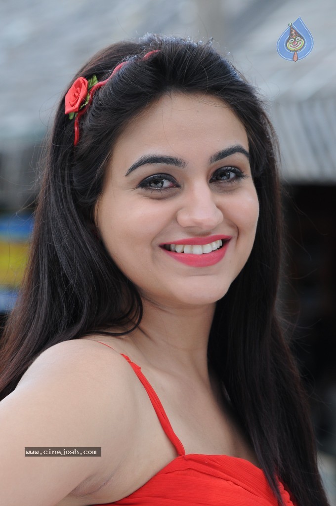 Aksha Hot Gallery - 62 / 66 photos
