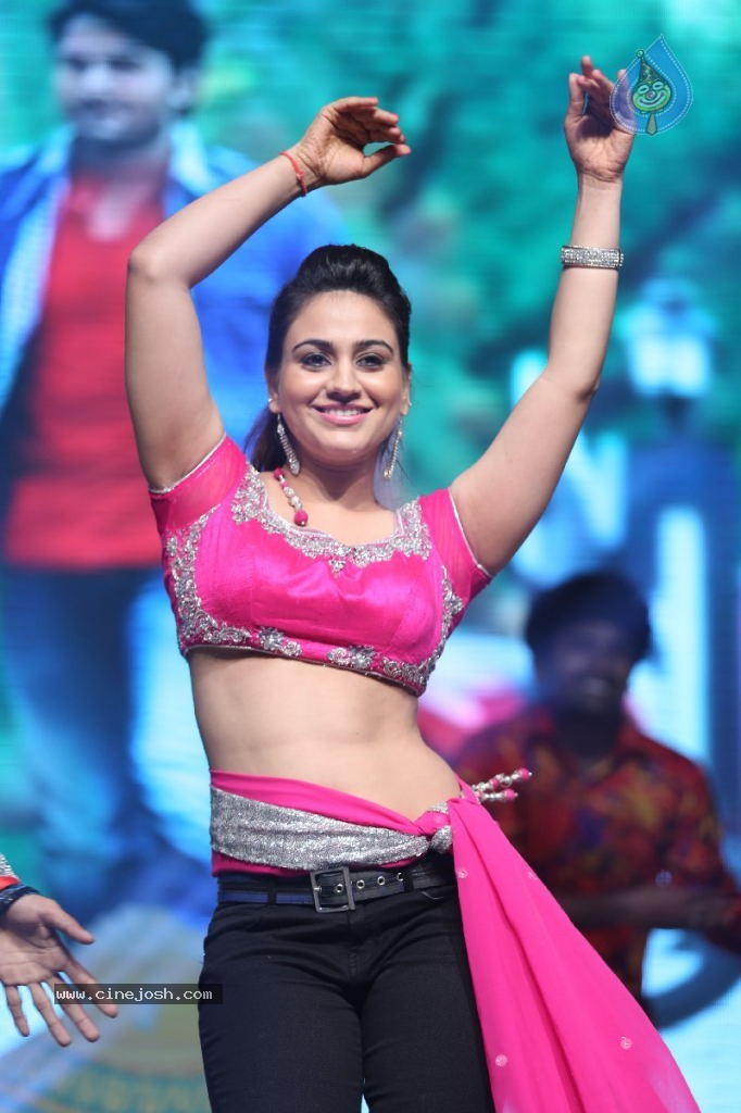 Aksha Hot Gallery - 18 / 53 photos