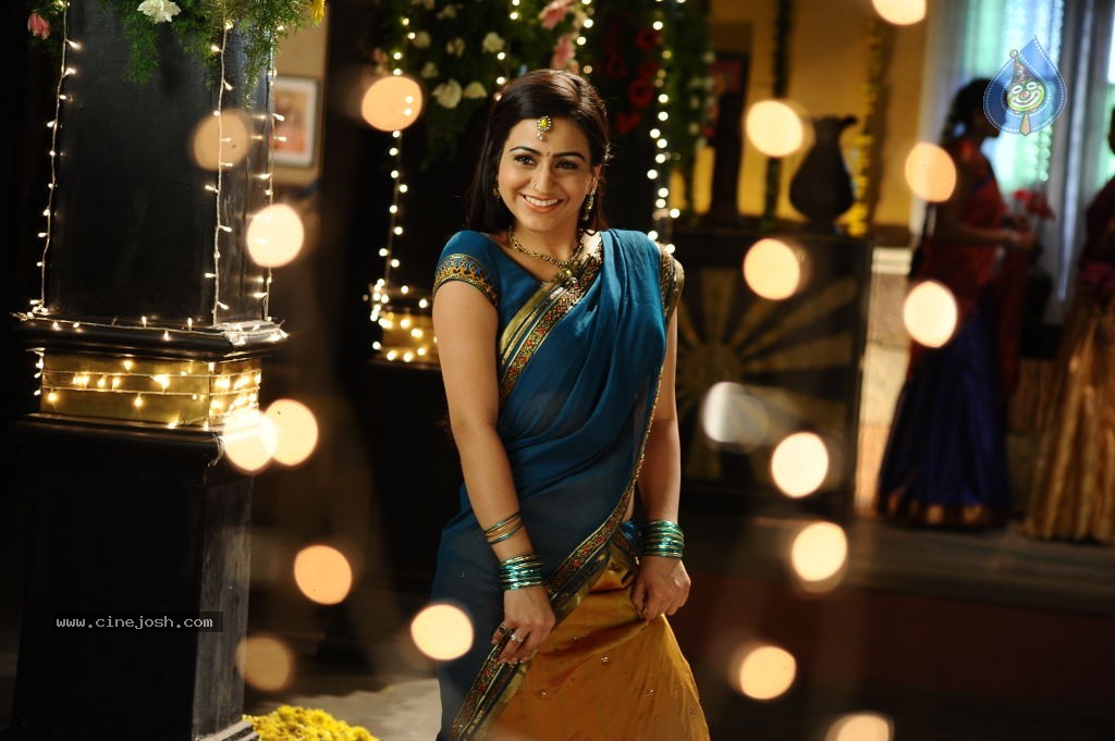 Aksha Latest Gallery - 4 / 42 photos