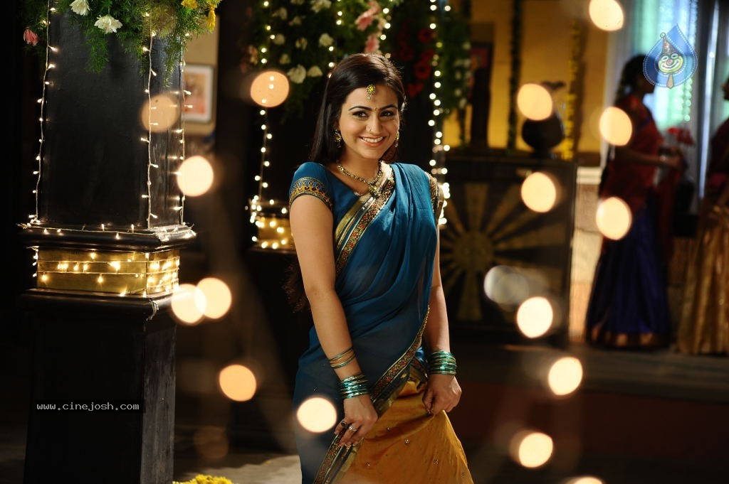 Aksha Latest Gallery - 19 / 42 photos