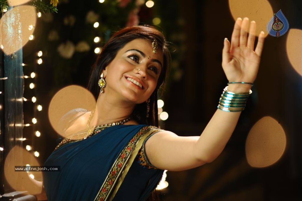 Aksha Latest Gallery - 37 / 42 photos