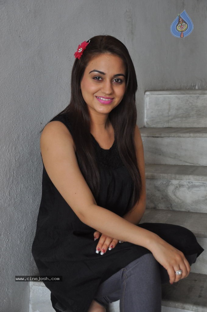 Aksha Latest Photos - 5 / 50 photos