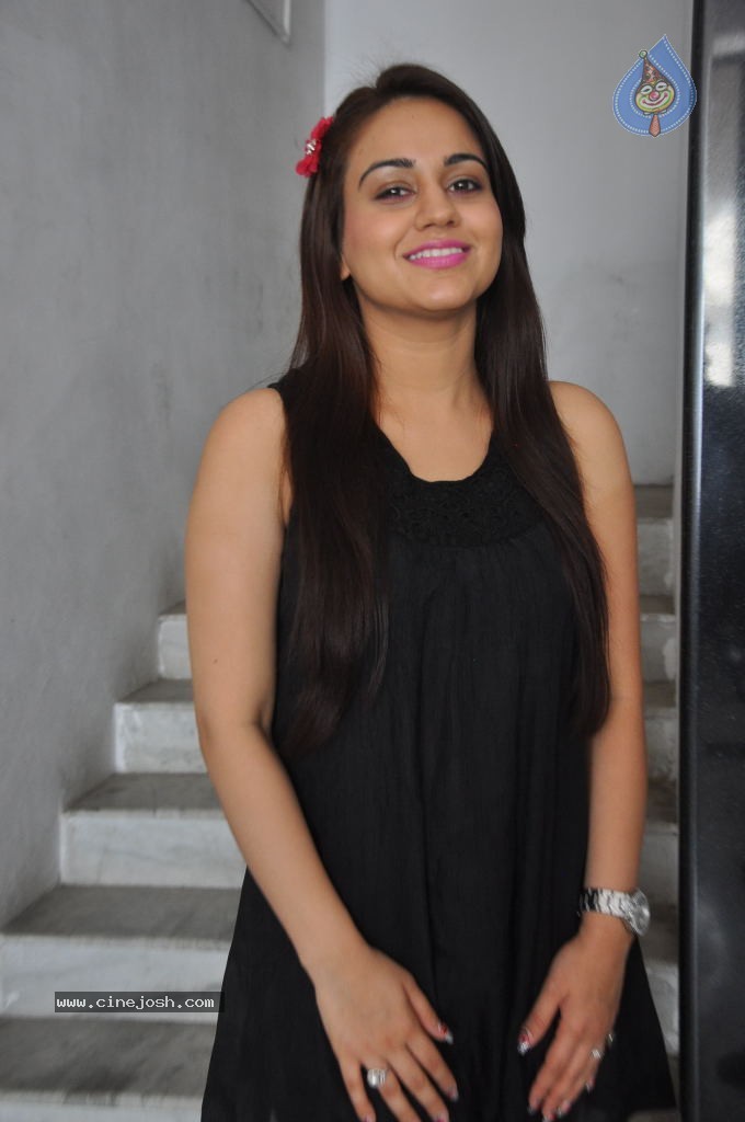 Aksha Latest Photos - 7 / 50 photos