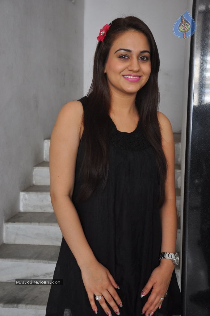 Aksha Latest Photos - 21 / 50 photos