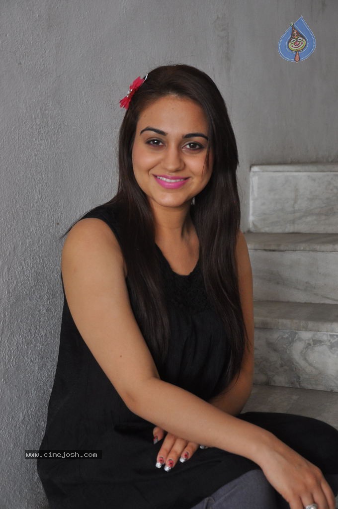 Aksha Latest Photos - 22 / 50 photos