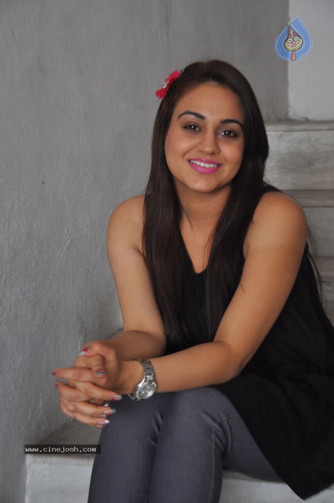 Aksha Latest Photos - 25 / 50 photos