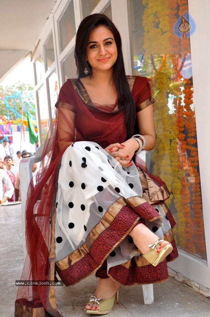 Aksha Latest Stills - 13 / 72 photos