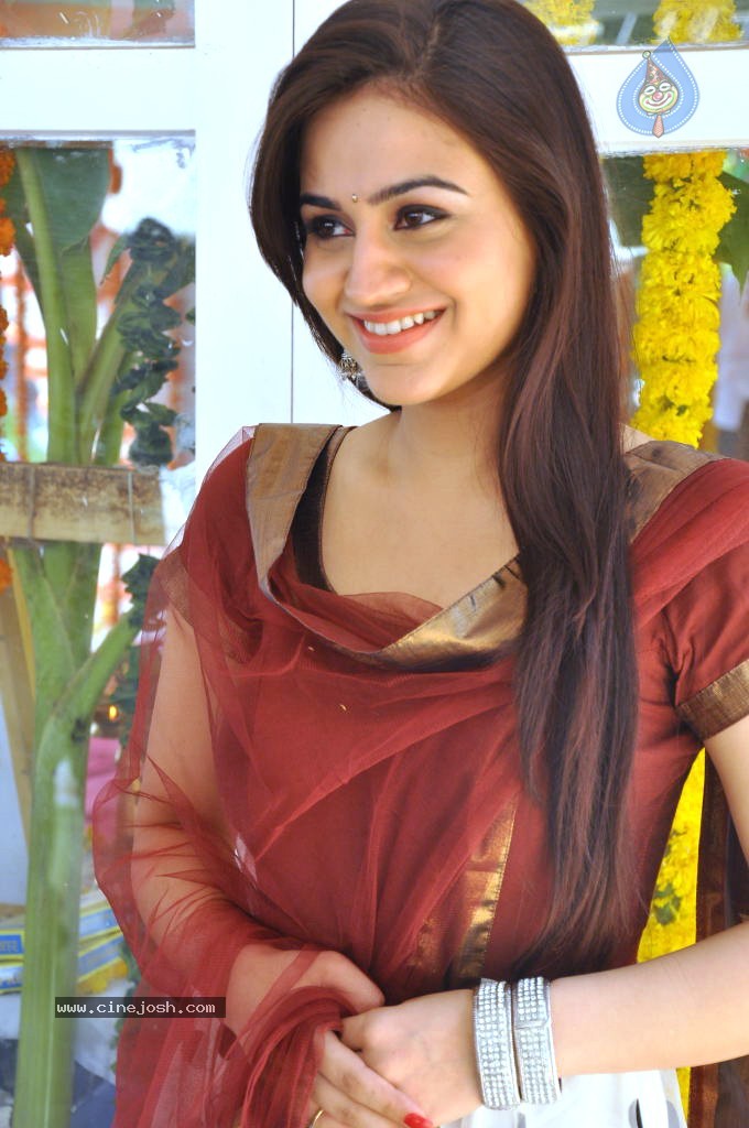 Aksha Latest Stills - 15 / 72 photos