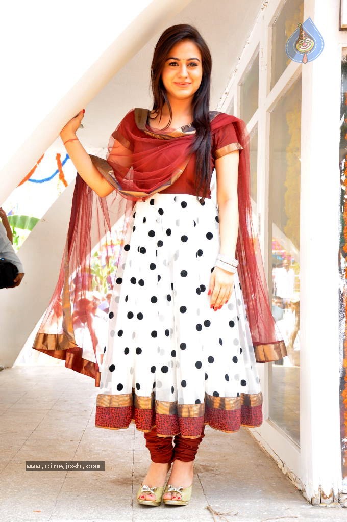 Aksha Latest Stills - 42 / 72 photos